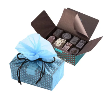 JEFF DE BRUGES: Ballotin of assorted chocolates and blue organdie pouch