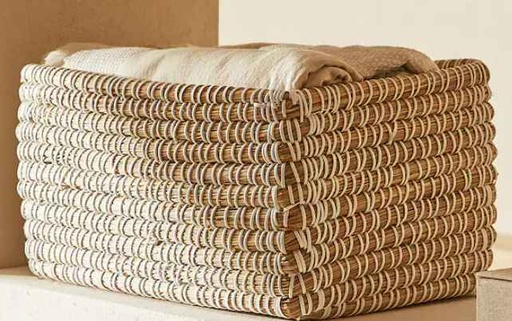 CONTRASTING RECTANGULAR BASKET